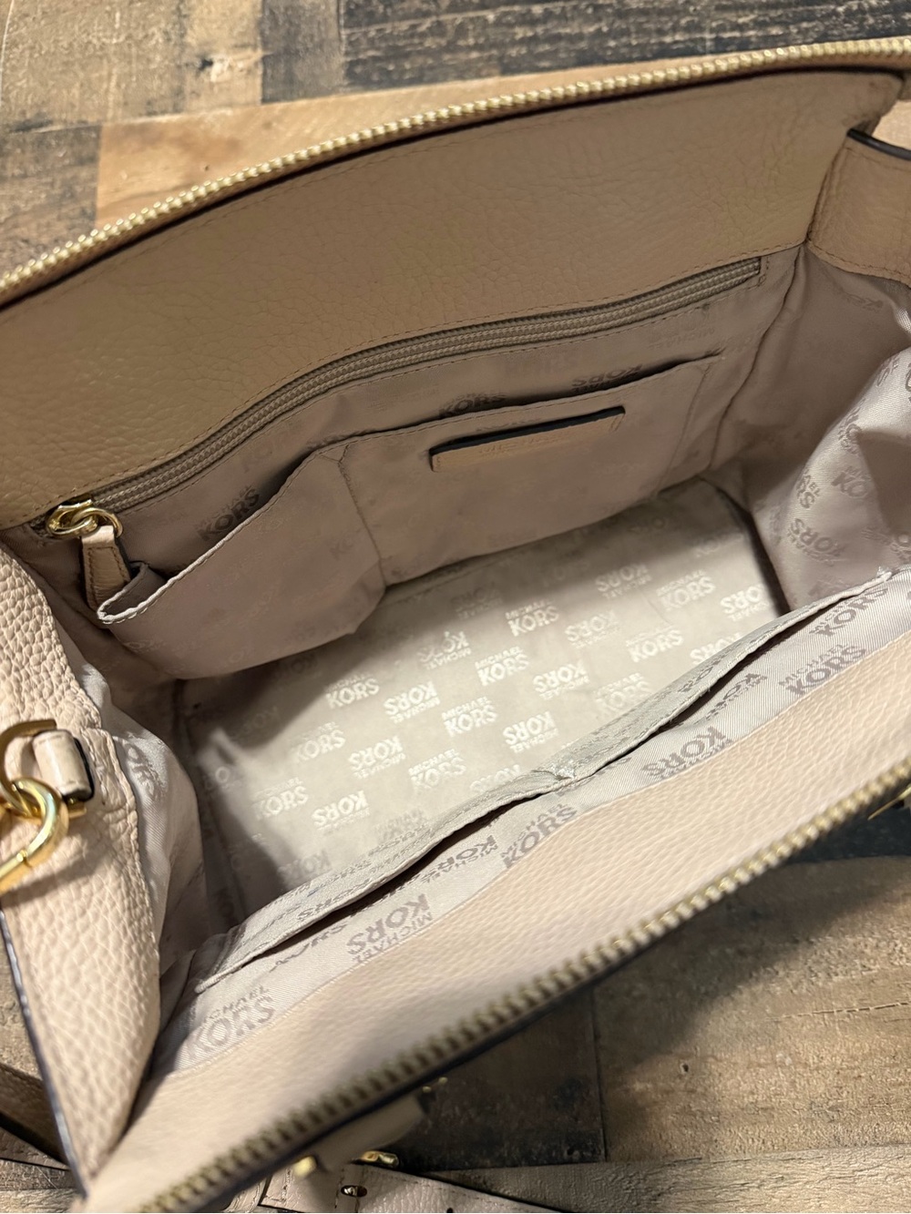 Michael Kors Hudson Medium Leather Satchel with Gold Hardware - Picture 6 of 9